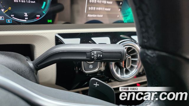 Mercedes-Benz A-Class 2022 — photo 10