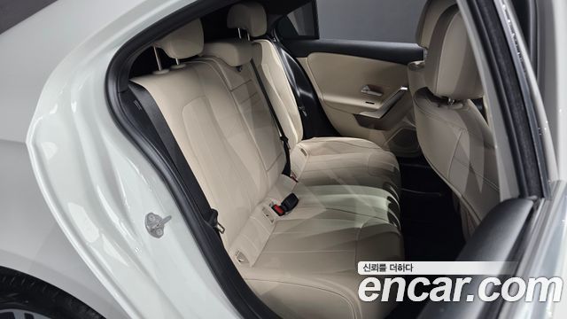 Mercedes-Benz A-Class 2022 — photo 11