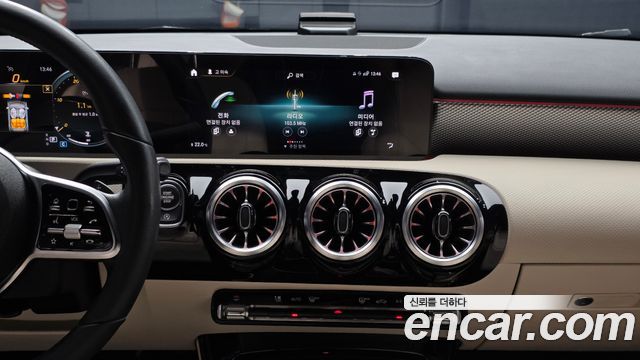 Mercedes-Benz A-Class 2022 — photo 13