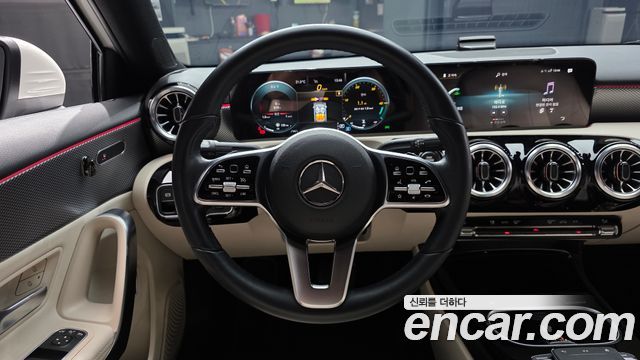 Mercedes-Benz A-Class 2022 — photo 14