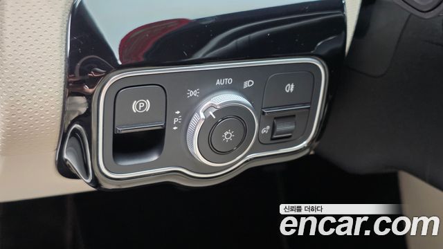 Mercedes-Benz A-Class 2022 — photo 20