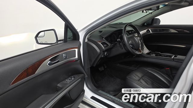 Lincoln MKZ 2014 — photo 10