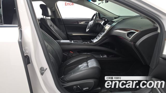 Lincoln MKZ 2014 — photo 11