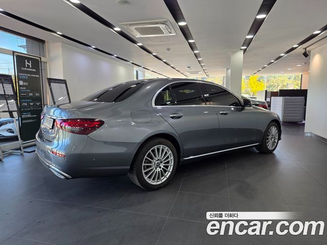 Mercedes-Benz E-Class 2022 — photo 2