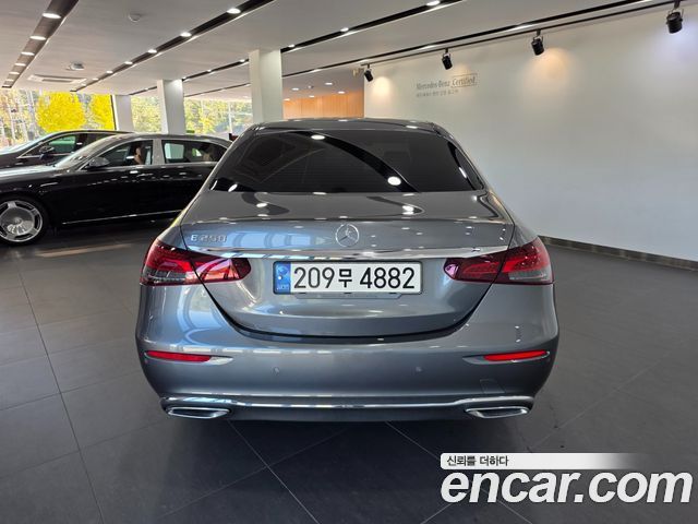 Mercedes-Benz E-Class 2022 — photo 4