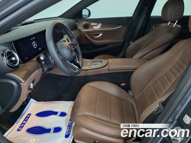 Mercedes-Benz E-Class 2022 — photo 5