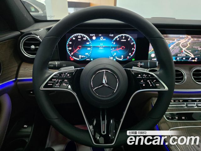 Mercedes-Benz E-Class 2022 — photo 11