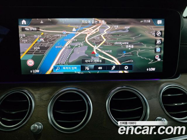 Mercedes-Benz E-Class 2022 — photo 13