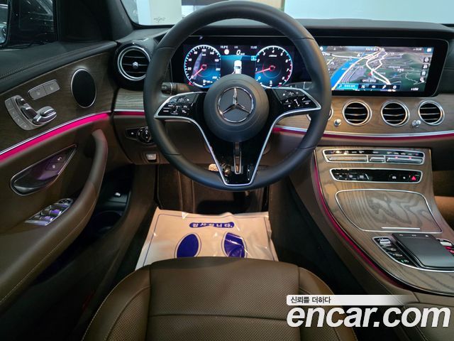 Mercedes-Benz E-Class 2022 — photo 15