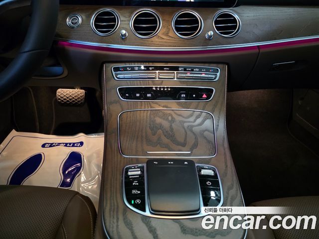 Mercedes-Benz E-Class 2022 — photo 19