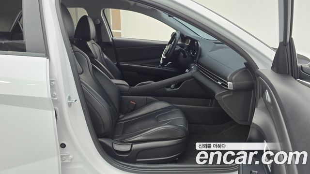 Hyundai AVANTE 2021 — photo 11