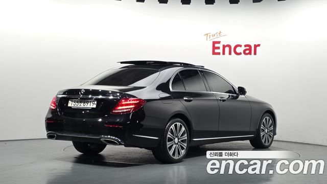 Mercedes-Benz E-Class 2019 — photo 2
