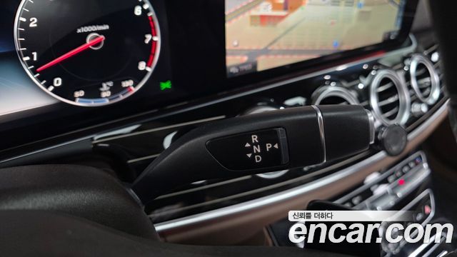 Mercedes-Benz E-Class 2019 — photo 9