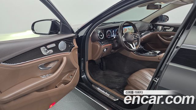 Mercedes-Benz E-Class 2019 — photo 10