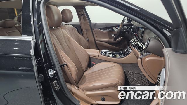 Mercedes-Benz E-Class 2019 — photo 12