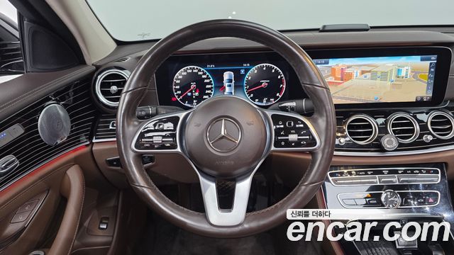 Mercedes-Benz E-Class 2019 — photo 13