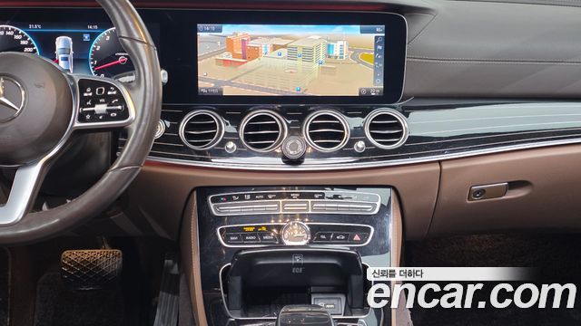 Mercedes-Benz E-Class 2019 — photo 14