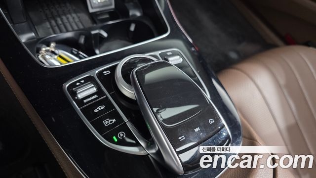 Mercedes-Benz E-Class 2019 — photo 18