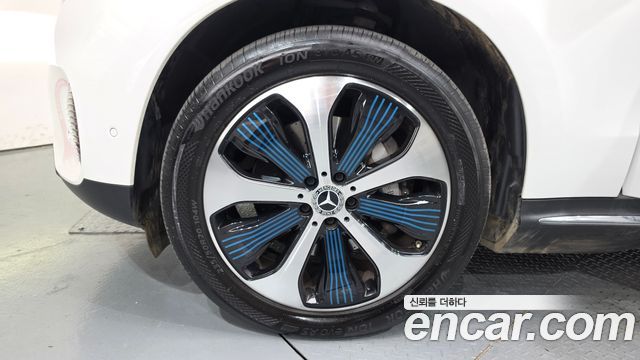 Mercedes-Benz EQC 2020 — photo 5