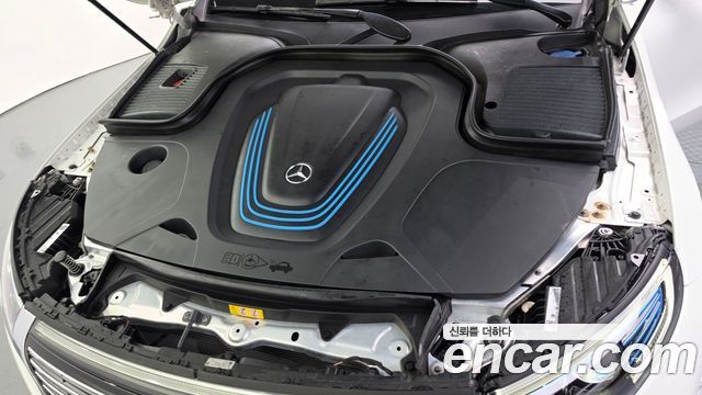 Mercedes-Benz EQC 2020 — photo 6