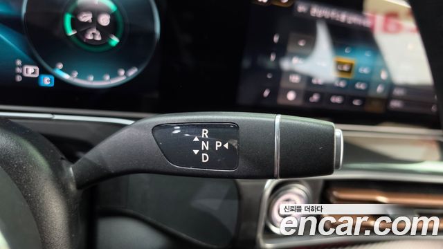 Mercedes-Benz EQC 2020 — photo 12