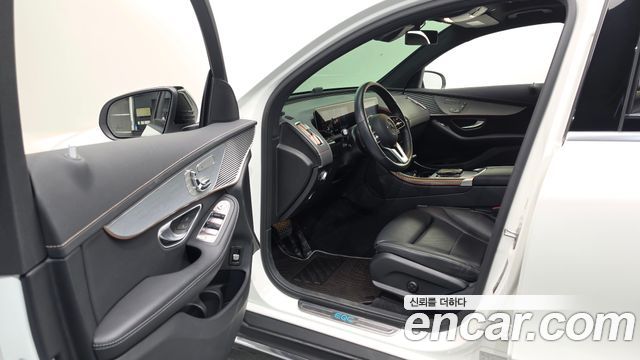 Mercedes-Benz EQC 2020 — photo 13