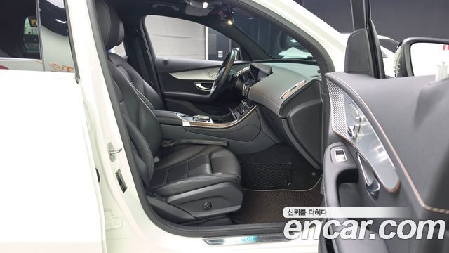 Mercedes-Benz EQC 2020 — photo 17