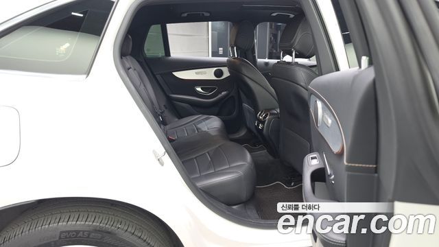 Mercedes-Benz EQC 2020 — photo 18