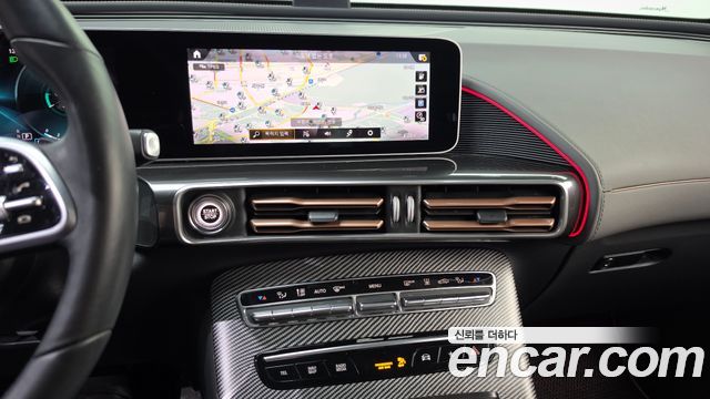 Mercedes-Benz EQC 2020 — photo 20
