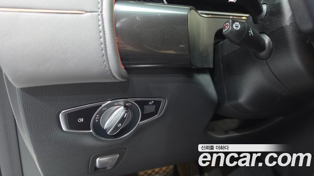 Mercedes-Benz EQC 2020 — photo 22