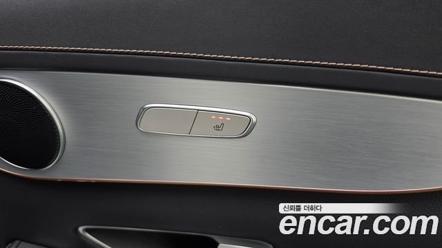 Mercedes-Benz EQC 2020 — photo 24