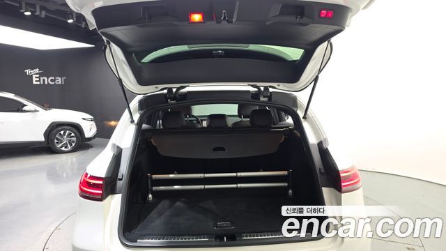 Mercedes-Benz EQC 2020 — photo 26