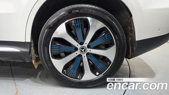Mercedes-Benz EQC 2020 — photo 7