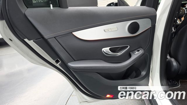 Mercedes-Benz EQC 2020 — photo 15