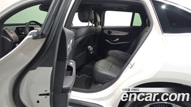 Mercedes-Benz EQC 2020 — photo 16