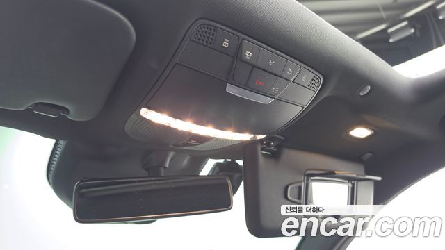 Mercedes-Benz EQC 2020 — photo 28