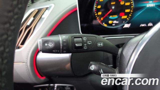 Mercedes-Benz EQC 2020 — photo 29