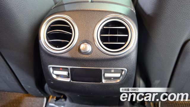 Mercedes-Benz EQC 2020 — photo 31