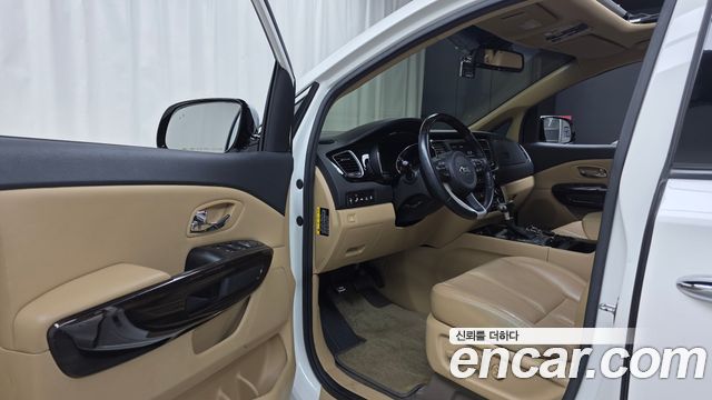 Kia Canival 2018 — photo 13