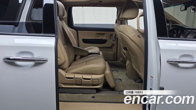Kia Canival 2018 — photo 17