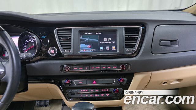 Kia Canival 2018 — photo 20