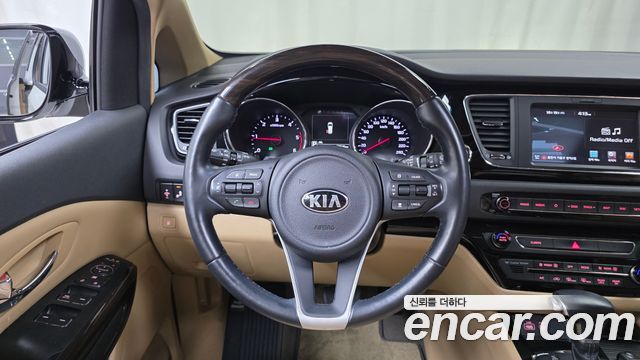 Kia Canival 2018 — photo 21