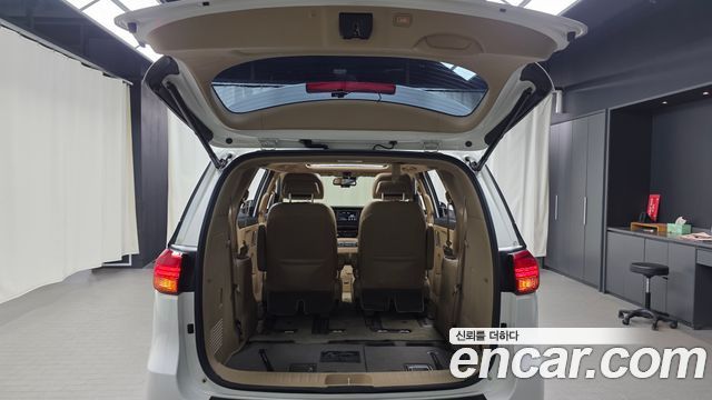 Kia Canival 2018 — photo 24