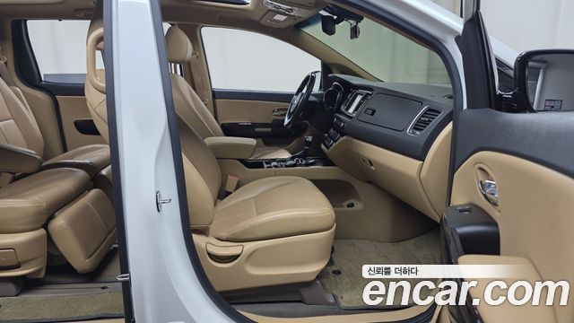 Kia Canival 2018 — photo 16