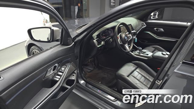 BMW 3-Series 2022 — photo 13