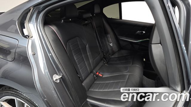 BMW 3-Series 2022 — photo 18