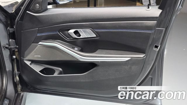 BMW 3-Series 2022 — photo 15