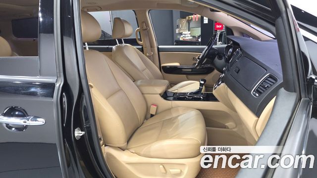 Kia Canival 2019 — photo 17