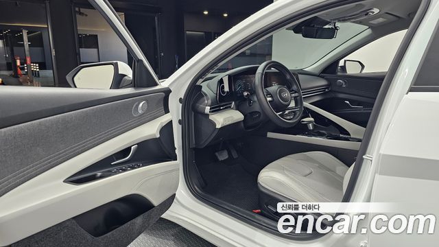 Hyundai AVANTE 2022 — photo 13