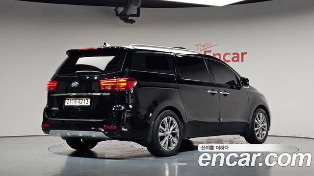 Kia Canival 2019 — photo 2